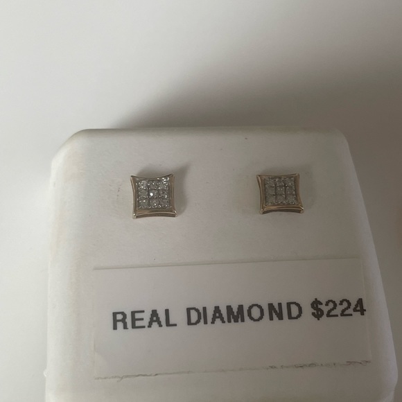 10kt square earrings with Micro diamonds 💎 - Picture 6 of 7
